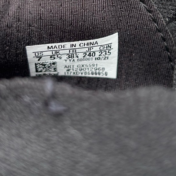 - ADIDASULTRABOOST 22 RUNNING SHOES size 7 women - Picture 14 of 15